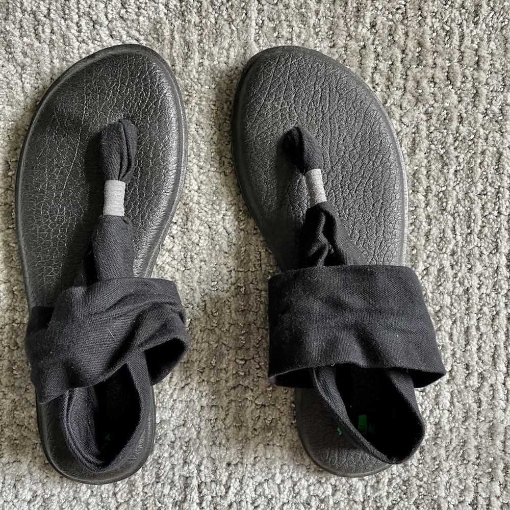 EUC Sanuk Yoga Sling Flat Sandals in size 10!
